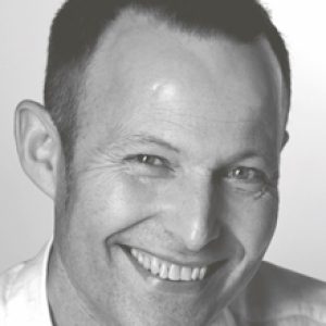 Peter Harvey, designer av sofaen Mon Coeur og lenestolen Nautile