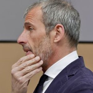 Progetto CMR, studio for integrert design fra Milano — designere av skrivebordet Elite og direktørstolen Lead fra Las Mobili