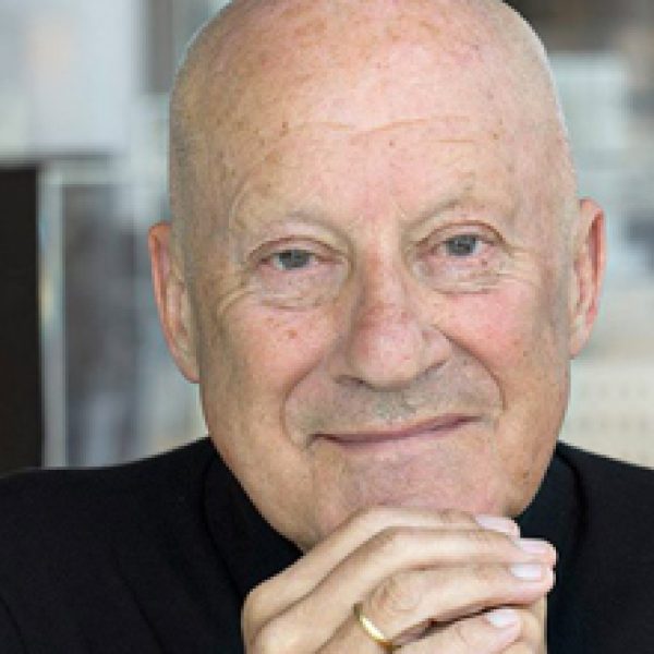 Norman Foster, arkitekt bak Tecno bordsystemet Nomos og Cosmos