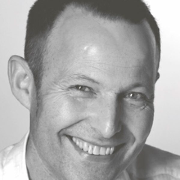Peter Harvey, designer av sofaen Mon Coeur og lenestolen Nautile