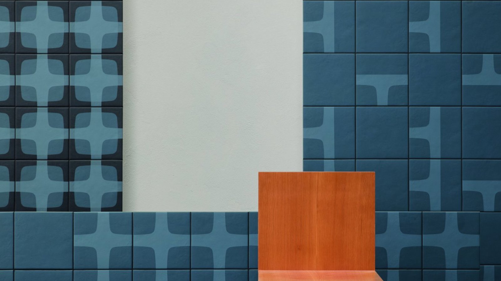 Betty vegg fra Mutina med Night Blue grafisk gitter