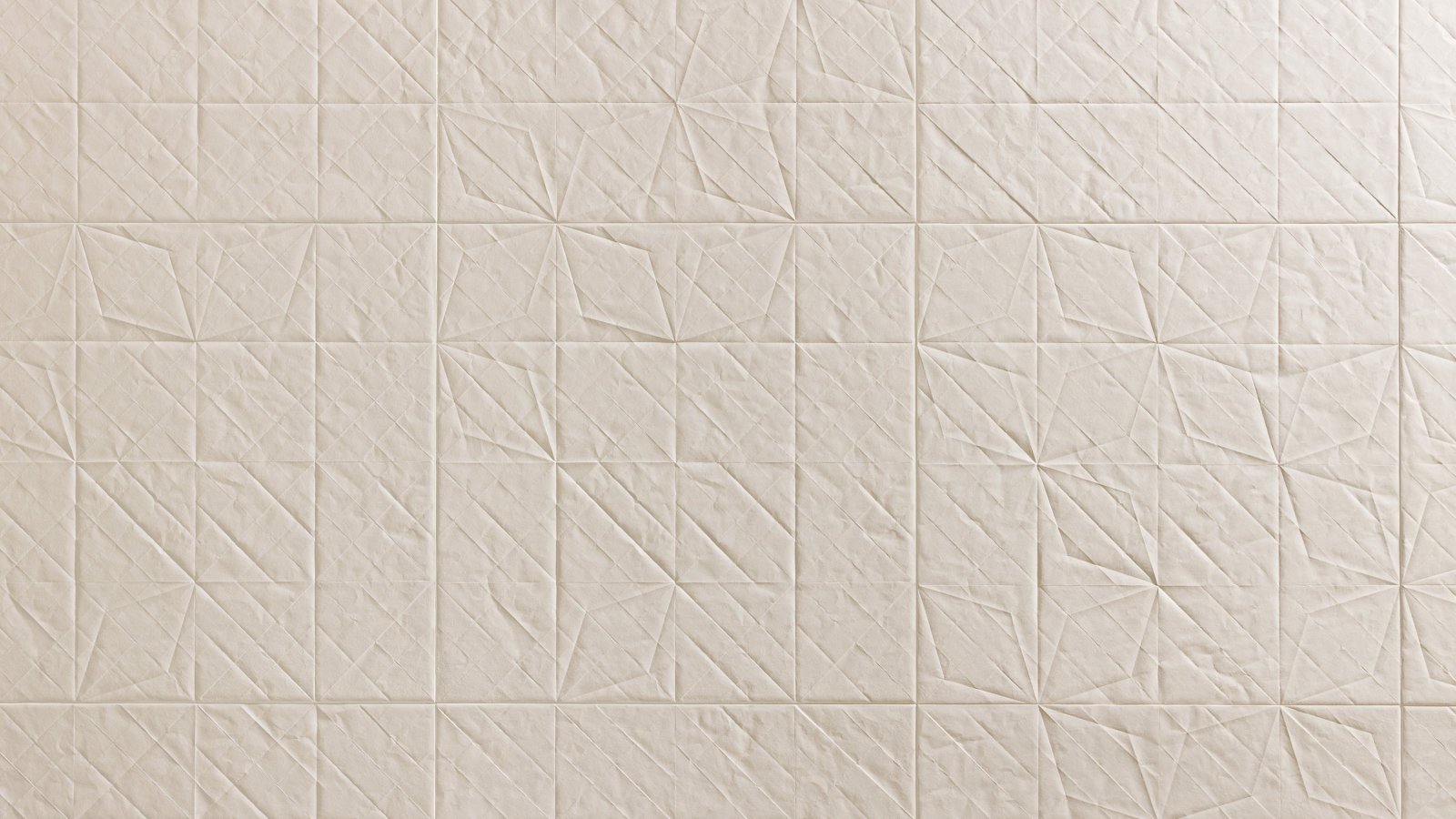 Porselensoverflate Folded fra Mutina med papirfolderelieff