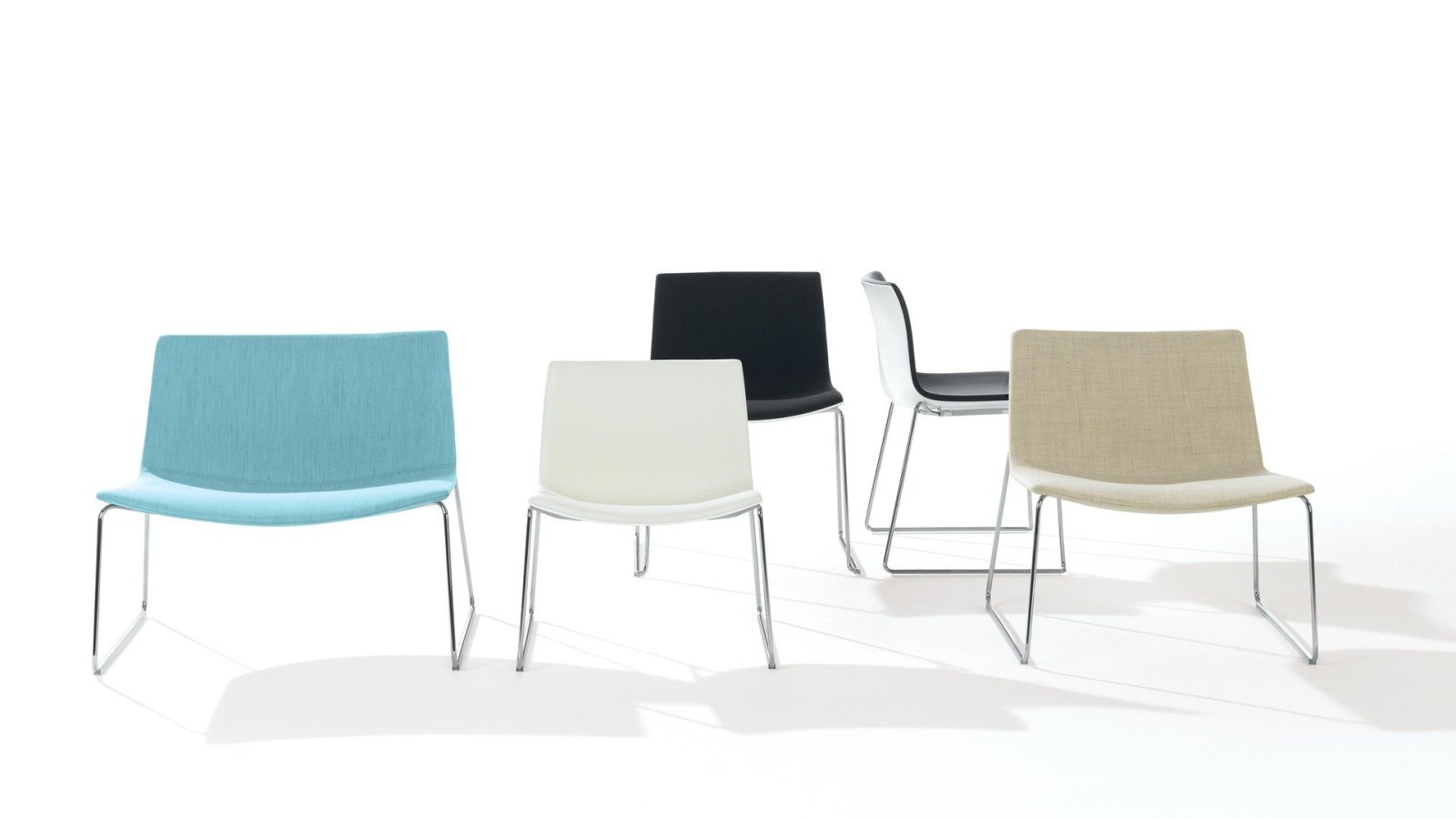 Designstol Catifa 53 fra Arper med dreibart søylestativ i aluminium