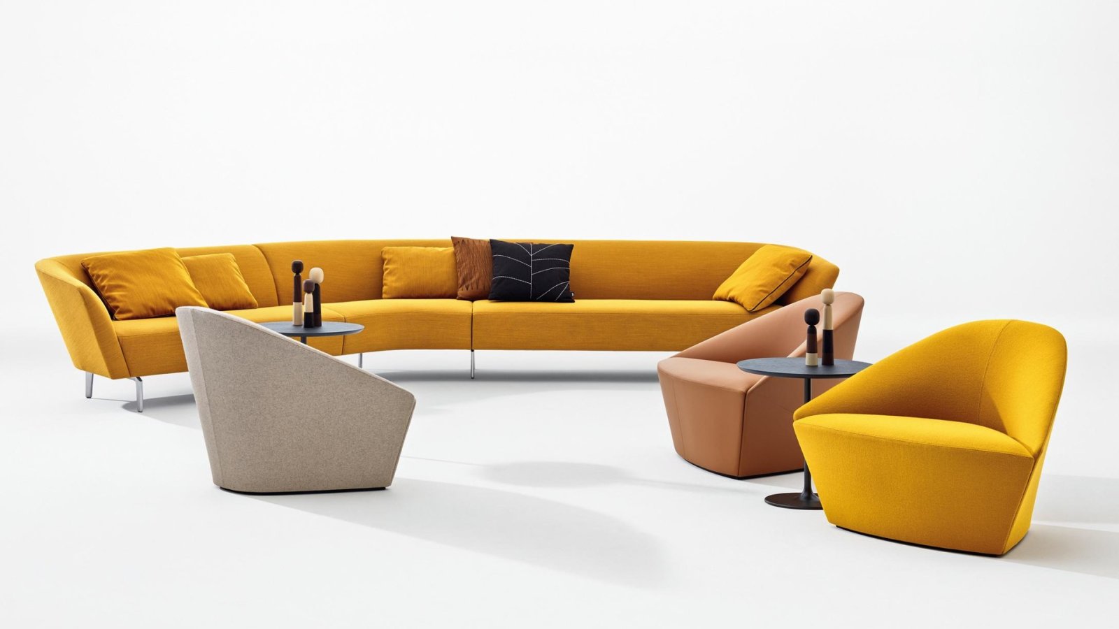 Loop modulsofa fra Arper i et resepsjonsområde