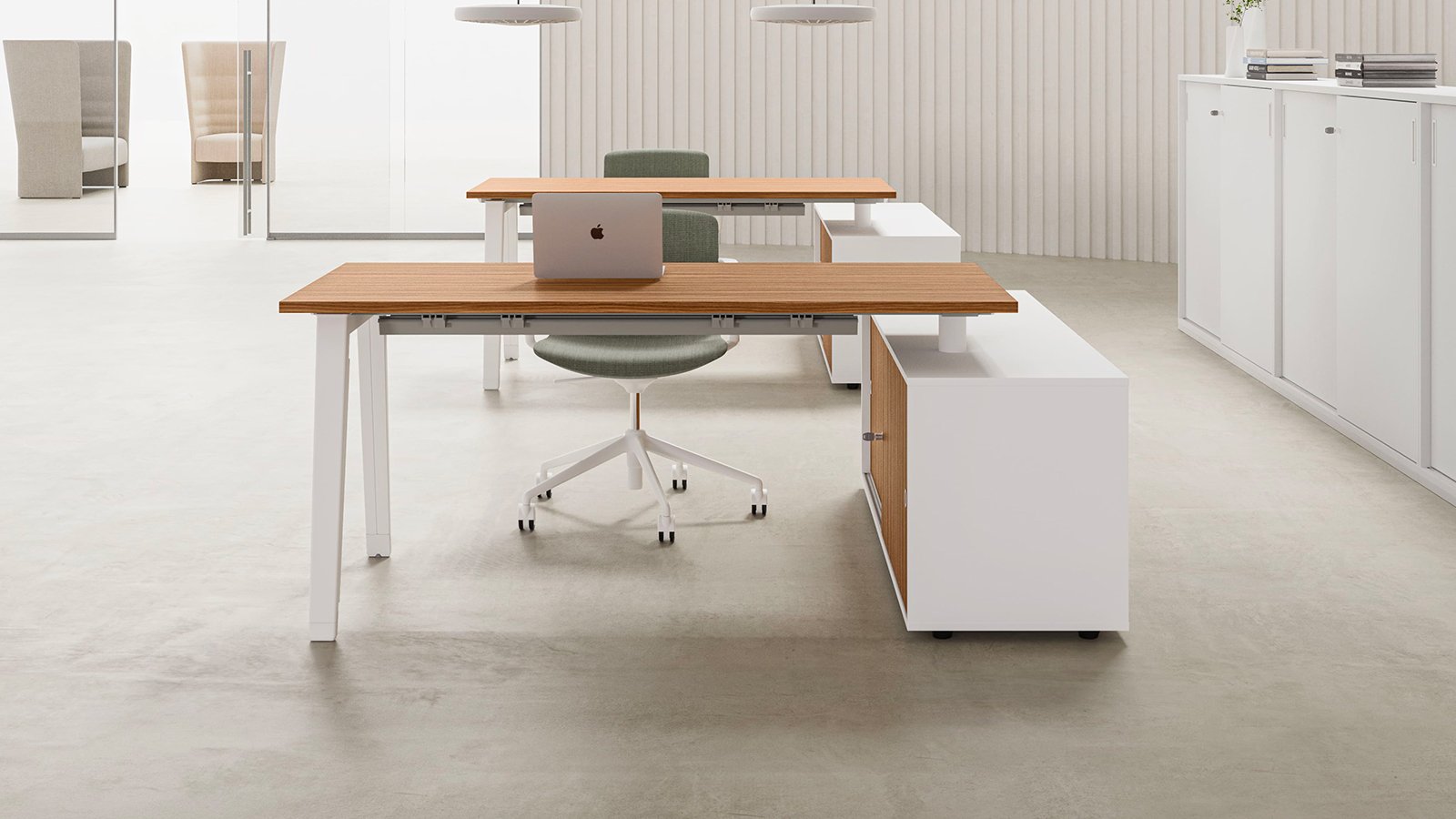 Arbeidsplass E-Place fra DVO Office på hvitt A-stativ