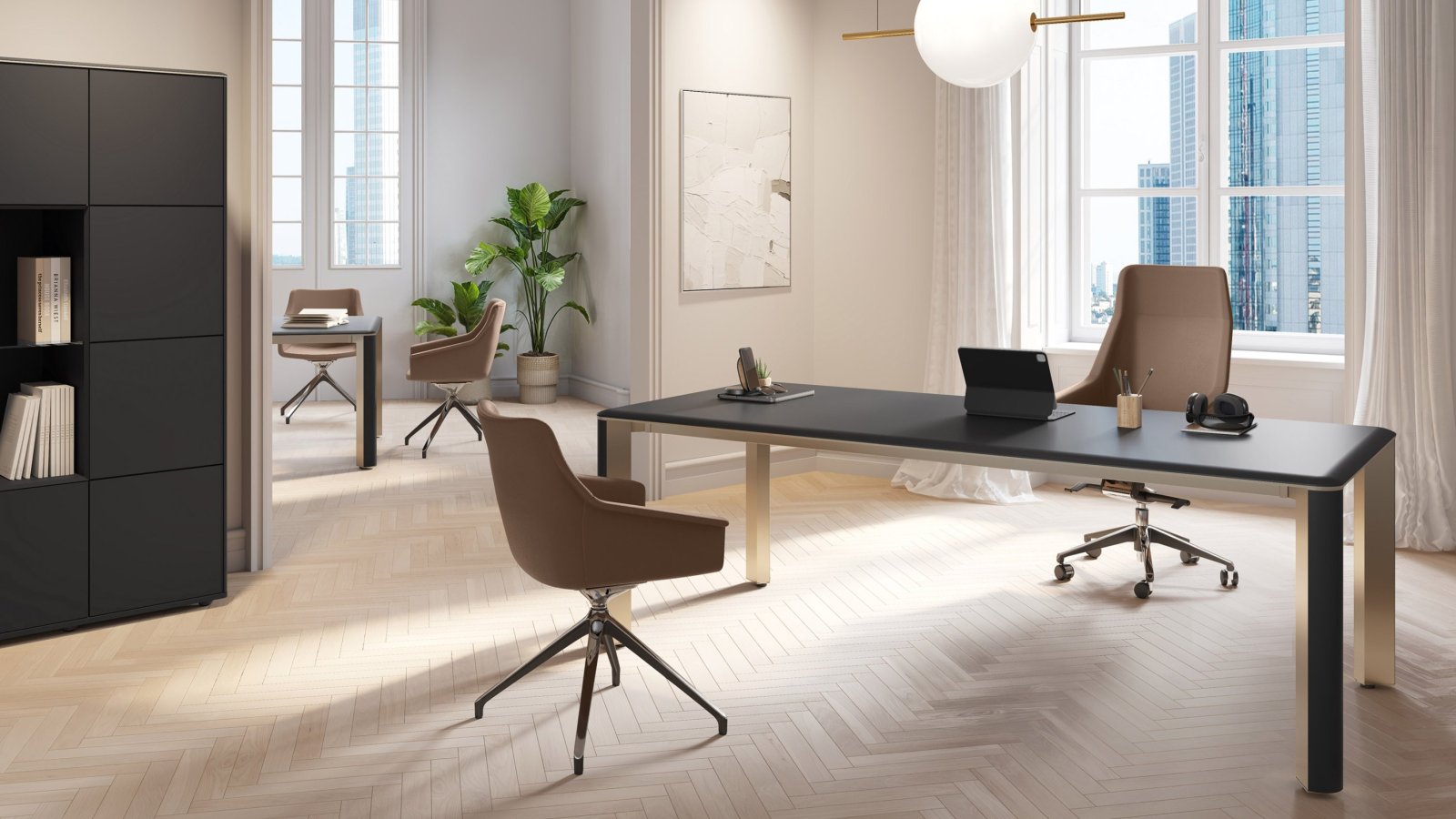 Moderne skrivebord Iulio fra Las Mobili med aluminiumsben i Inox Grey og treutseende-innlegg