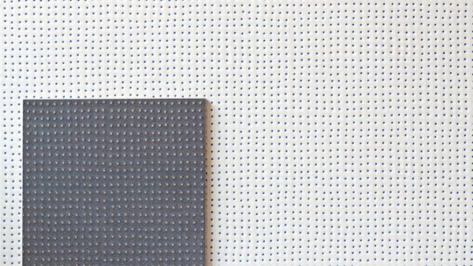 Pico fra Mutina, tekstur Down Natural i Blanc med senkede punkter