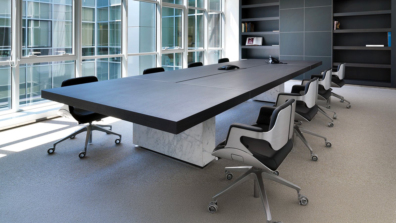 Møtebord Asymmetrical Meeting fra Tecno med asymmetrisk plate