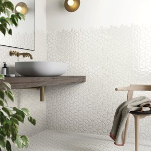 Overbygd uterom kledd i Botanica mosaikk