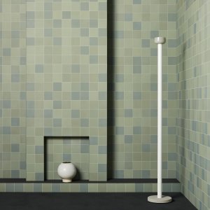 Baderom i et kontorbygg med Mews i Light Blue