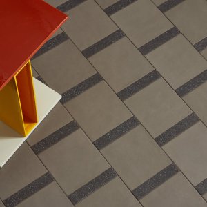 Time flis Virginia Blue Rough fra Mutina, uglasert porselen