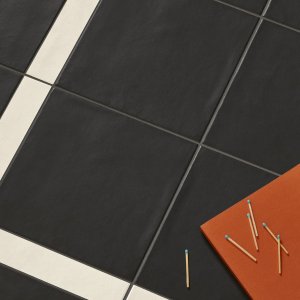 Time flis Dakota Grey Rough fra Mutina, uglasert porselen