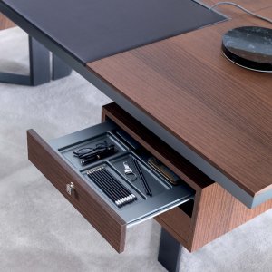 Elliptisk Lloyd møtebord på 620 cm med ti ringstell