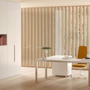 Lederplass Fattore Alpha med hvit plate og blank struktur