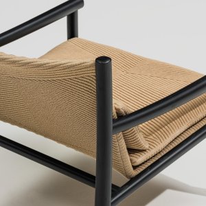 Rekke av Kata Chairs i uformelt møterom