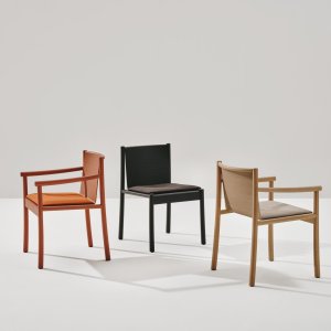 Kata Chair med armlener i ventesonen