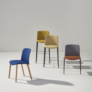Mixu designstol fra Arper med ulike materialer på sete og rygg i en spisestue
