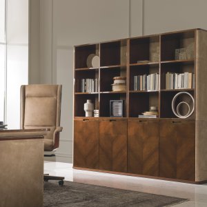 Sammensetning med skrivebord og sidebord