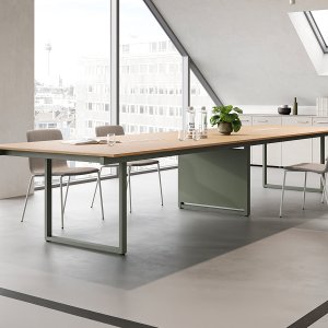 Tverrstang som fotstøtte på Nomad Table Be.1