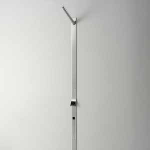 Cut Plus veggarmatur fra Cea Design over servanten