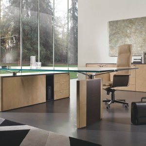 Front med lakkert glassplate