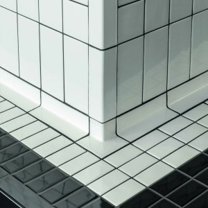 Badekar kledd med Din-elementer