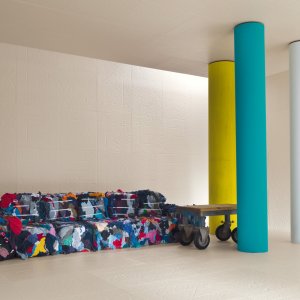 Resepsjon med Folded-vegg i extra white
