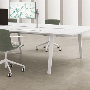 Møtebord E-Place 300 x 120 på to søyler med kvadratisk fot