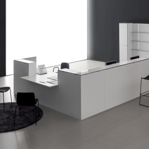 Sokkel i anodisert aluminium under en Qubo-resepsjonsdisk