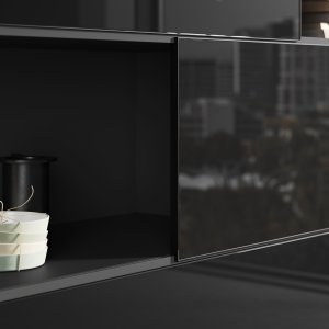 Elite boiserie-hyller med integrert LED-list bak skrivebordet
