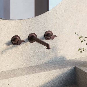 Servant med trehullsbatteriet Flora i krom fra Fantini, grep med én vinge