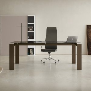Direktørskrivebord GO fra Colombini Office med melaminstøtter