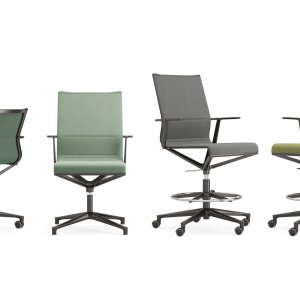 Forkrommet finish på Stick Chair
