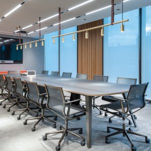 Auto-return dreiemekanisme på ICF Office møtestol