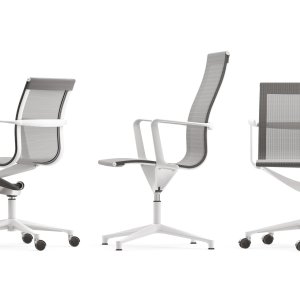 Forkrommet zamak-deksel på et hjul av Una Chair