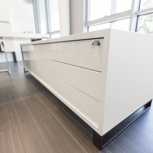 New Loop skrivebord med bærende tilbygg