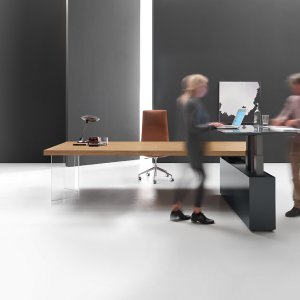 Presidentbord fra Kyo med panelben