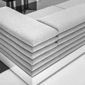 Acamante dormeuse på 210 cm foran en vindusvegg, design Elisa Ossino