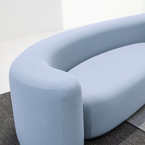 Mellomstor puff fra LaCividina Lisse uten sofaen i bildet