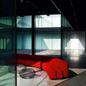 Sofaen Osaka, tegnet av Pierre Paulin i 1967 og gjenutgitt av LaCividina i 2013