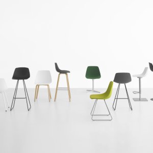 Designbarstolen Miunn fra Lapalma med bøyd treskall