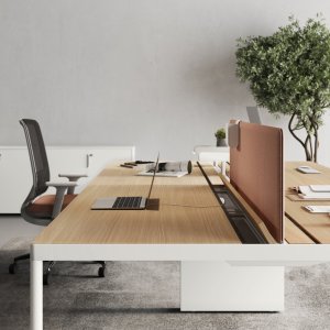Kontorlandskap i Oslo innredet med Fil Rouge-arbeidsplasser fra Las Mobili