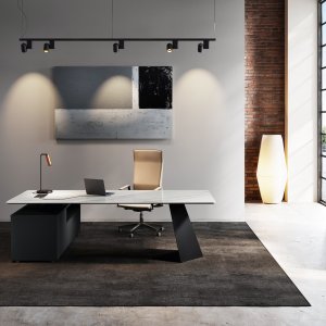 Detalj av keramisk Nero Desirè-plate på Monolith skrivebord