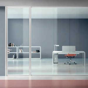 Simple Bold vegg med glass og trepaneler