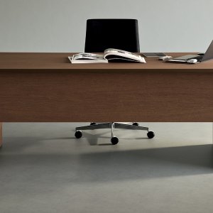 Sjefsbord Otto+ fra Martex i eikefiner