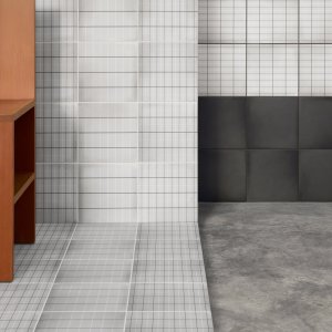 Dusjvegg i Aurore Light Blue Grid S av Vincent Van Duysen