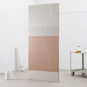 Moenster Mesh Black fra Tape Mutina paa svart base