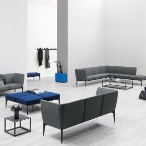 Social sofa med hjørnemodul i enden av rekken