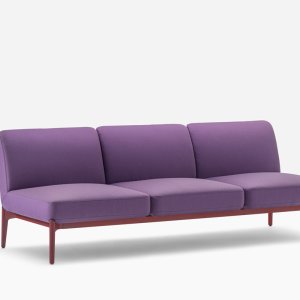 Social Plus fra Pedrali, 770 mm dyp, i en hotellounge
