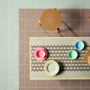Moenster Zigzag Black fra Tape Mutina paa svart base